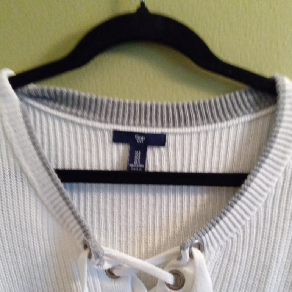Womans S GAP White V-Neck Sweater Classic Style cableknit Lace-up Lightweight - Picture 4 of 6